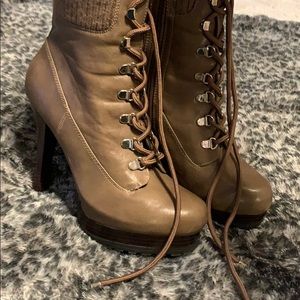 Jennifer Lopez heel boots